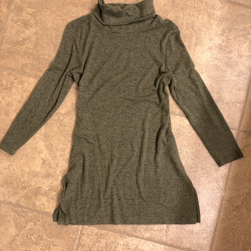 OLD NAVY WOMEN’S OLIVE GREEN TUNIC